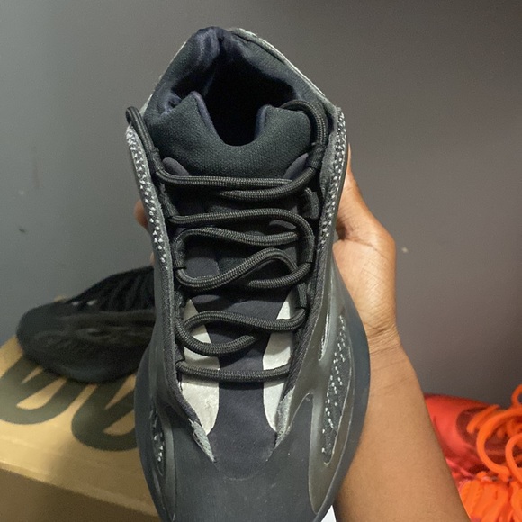 yeezy 700 shoez - Picture 2 of 3